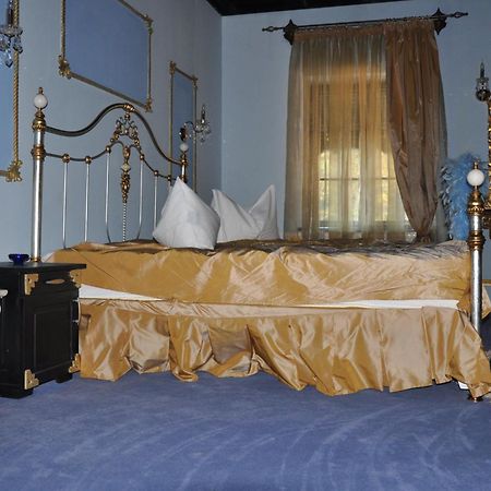 Casa Cu Farfurii Hotel Sinaia Bilik gambar