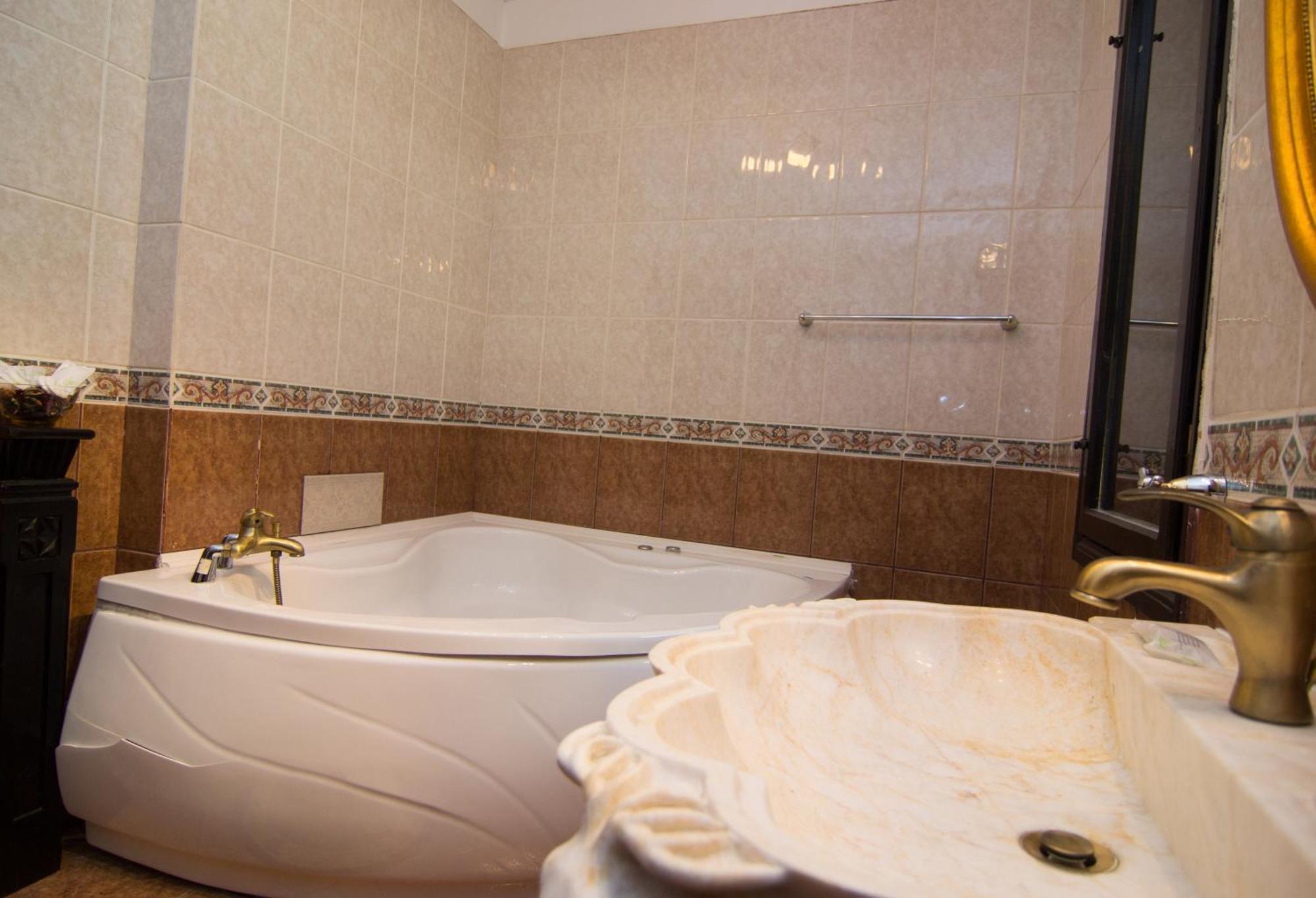 Casa Cu Farfurii Hotel Sinaia Bilik gambar