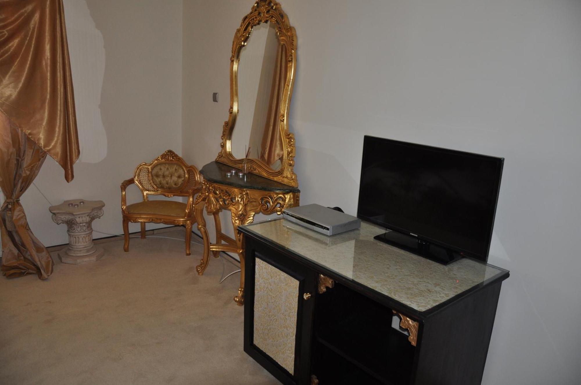 Casa Cu Farfurii Hotel Sinaia Bilik gambar