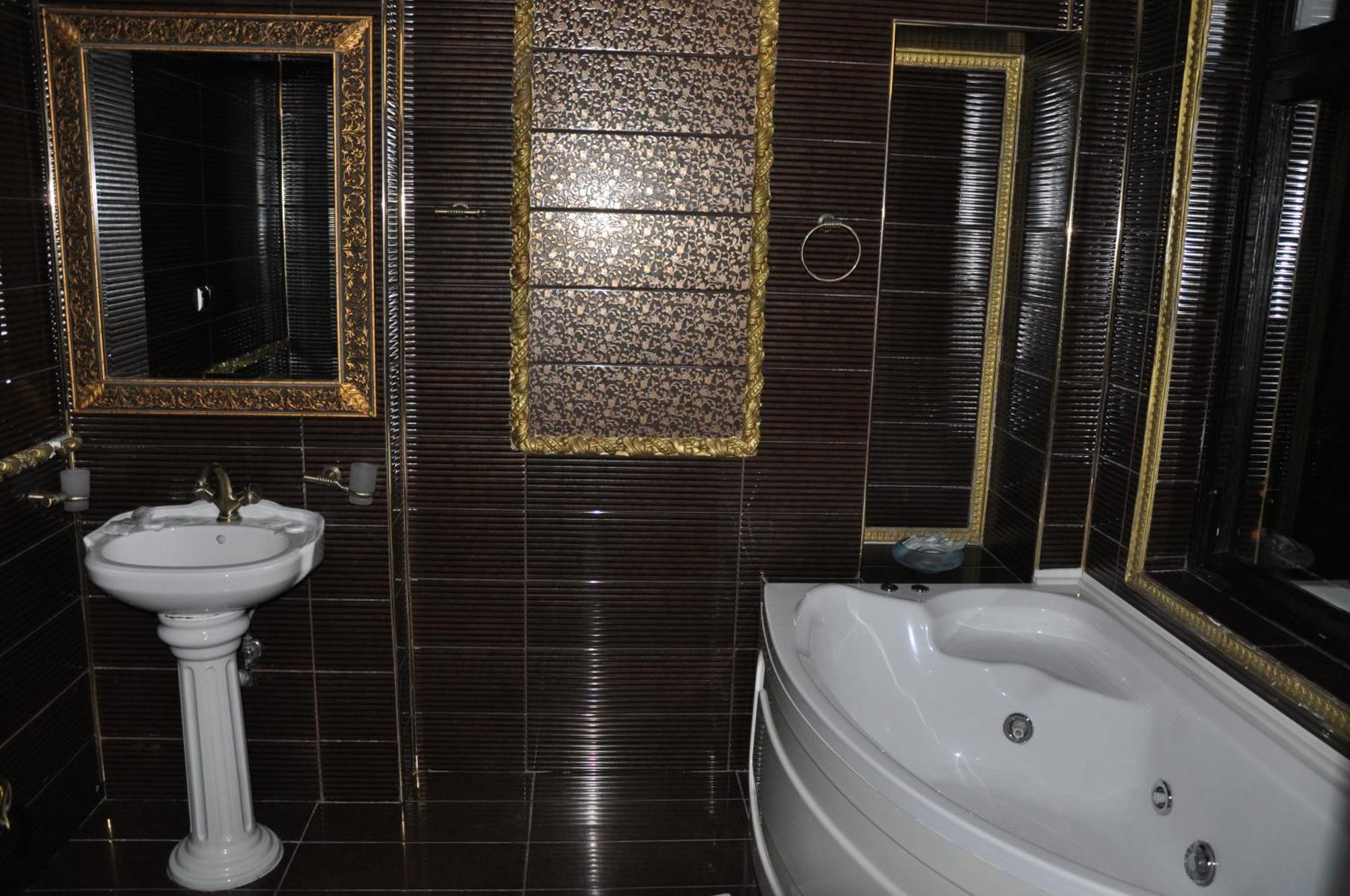 Casa Cu Farfurii Hotel Sinaia Bilik gambar