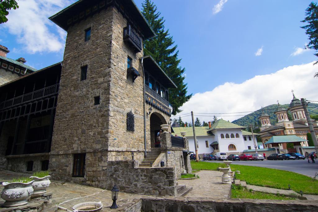 Casa Cu Farfurii Hotel Sinaia Luaran gambar