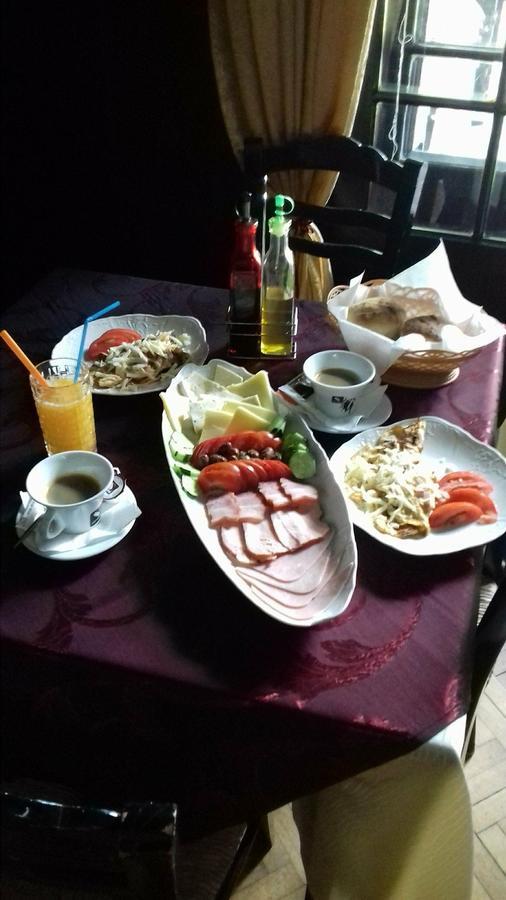 Casa Cu Farfurii Hotel Sinaia Luaran gambar